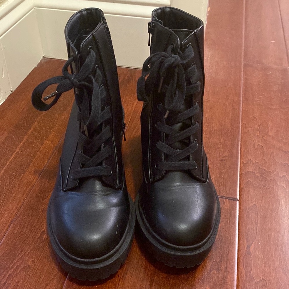 Universal Thread Black Combat Boots